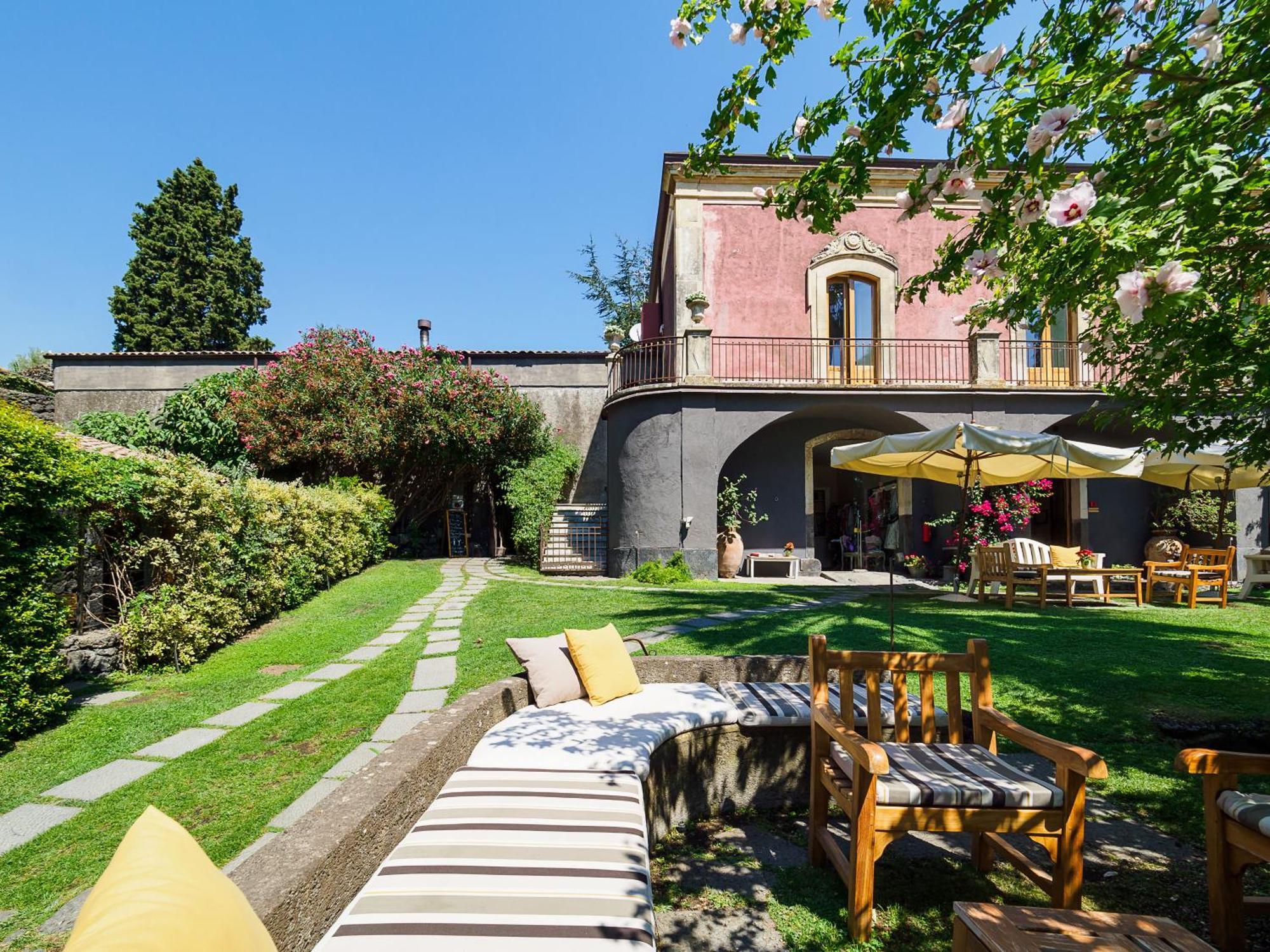 Monaci Delle Terre Nere Hotel ซัฟเฟรานา เอตเนอา ภายนอก รูปภาพ